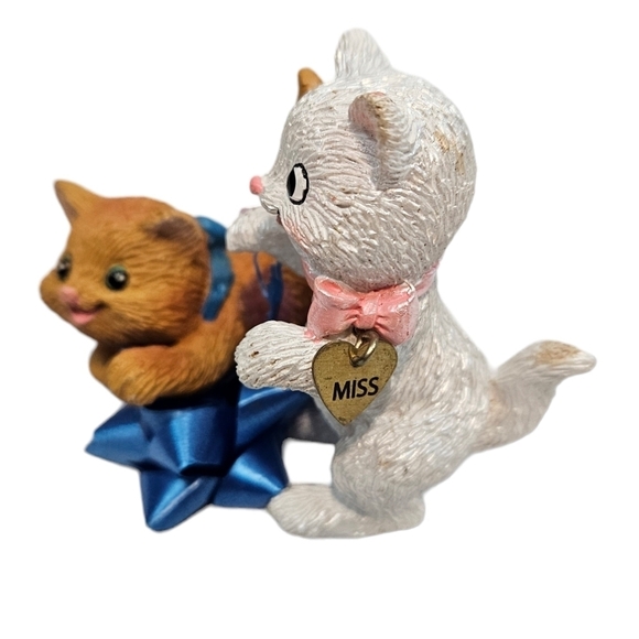 AGC, LLC Cat Christmas Ornament Kittens Playing with‎ Bow P13 - Picture 3 of 9